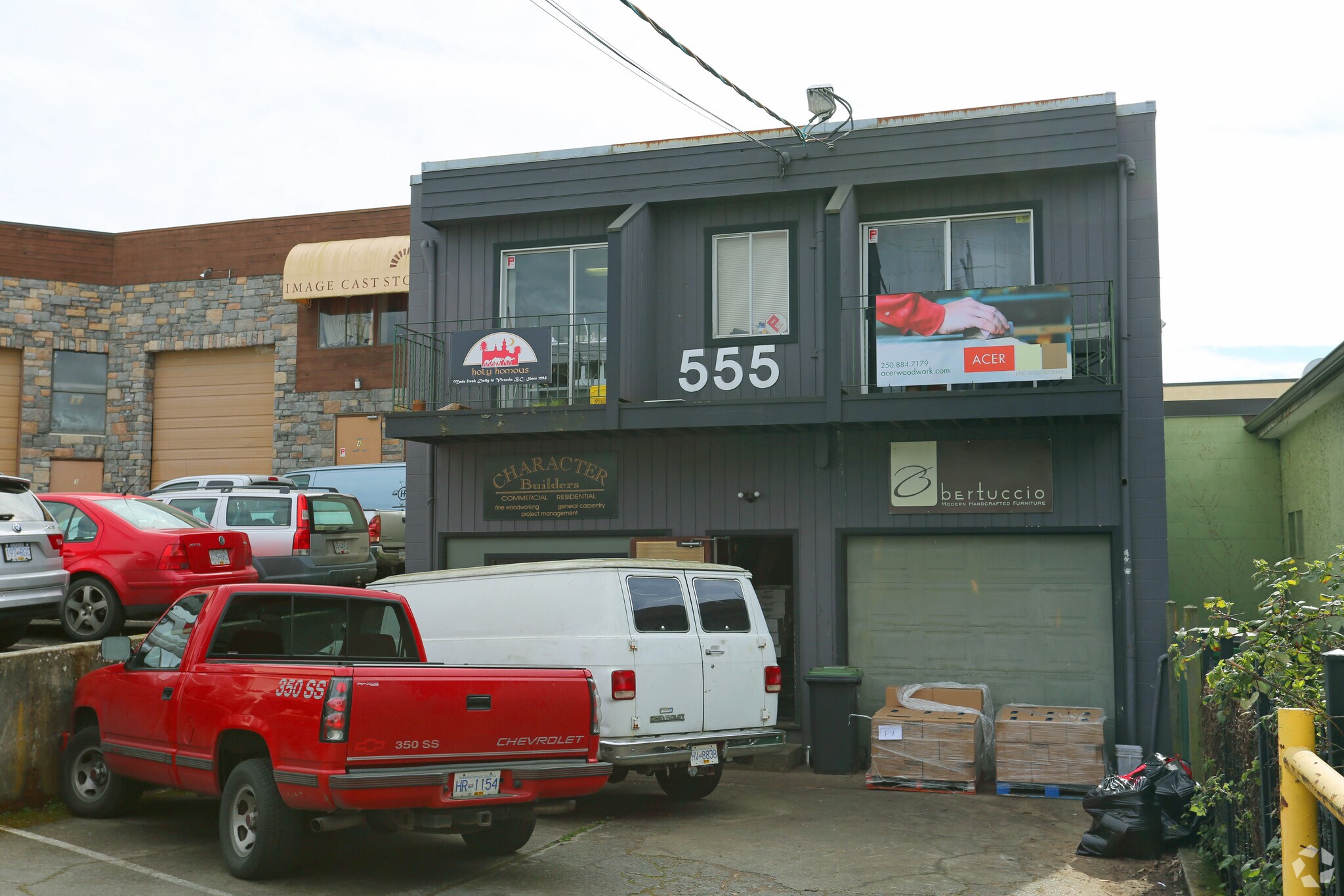 555 Hillside Ave, Victoria, BC à vendre Photo de l’immeuble– Image 1 sur 9