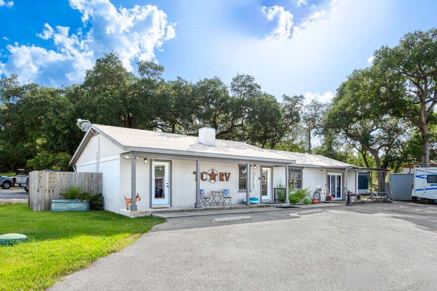 16415 S Access Rd, Canyon Lake, TX à vendre - Photo de l’immeuble – Image 1 sur 30