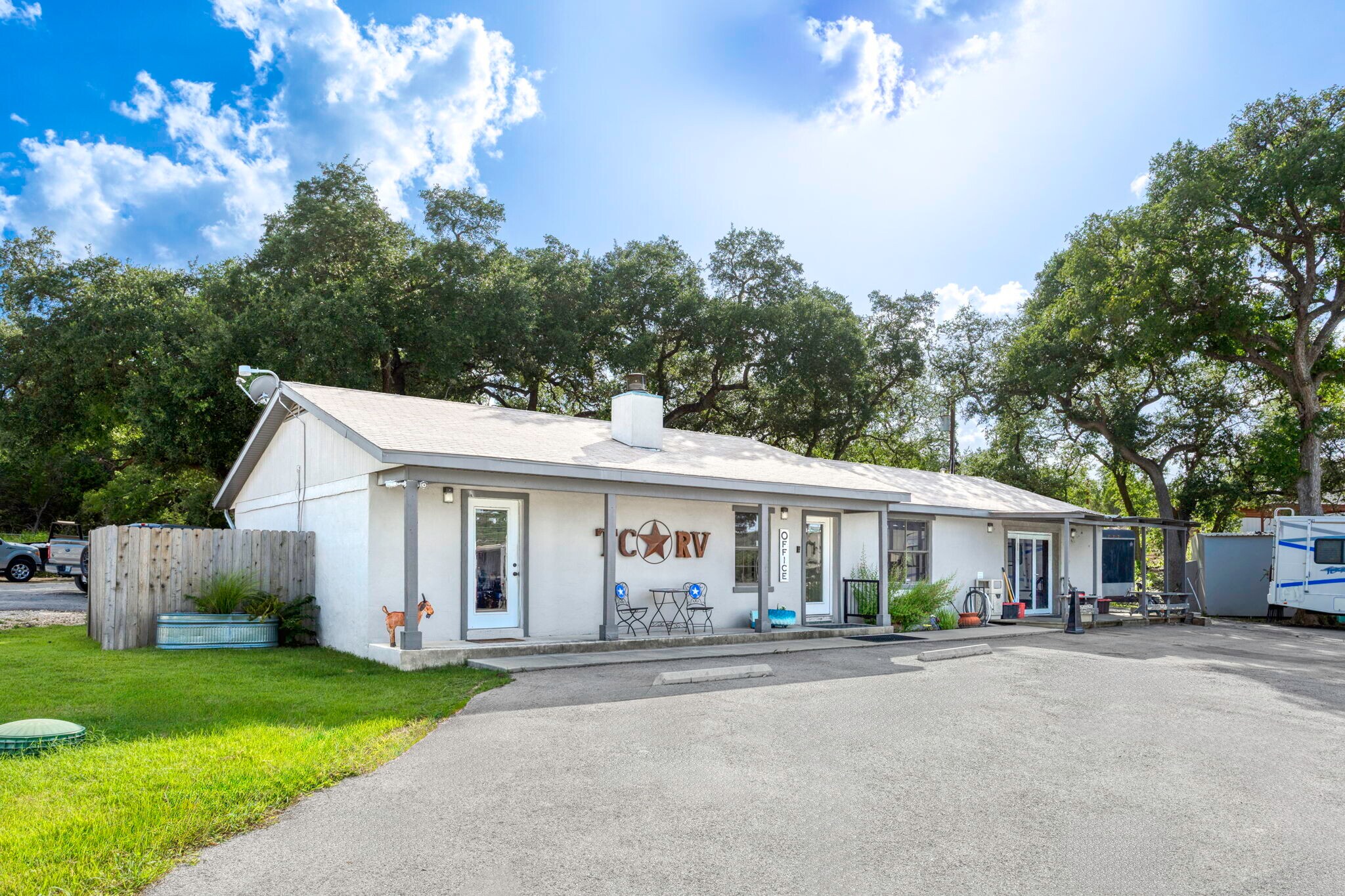 16415 S Access Rd, Canyon Lake, TX à vendre Photo de l’immeuble– Image 1 sur 31