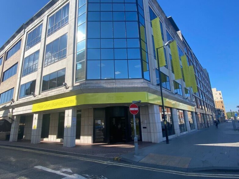 42-44 High St, Slough à vendre - Photo de l’immeuble – Image 2 sur 27