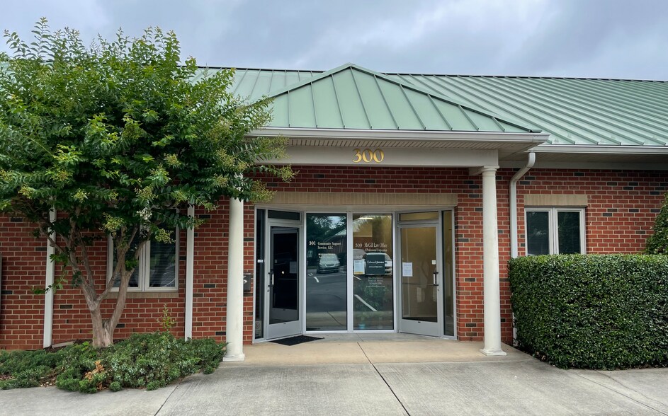 960 Corporate Dr, Hillsborough, NC à louer - Photo de l’immeuble – Image 1 sur 4