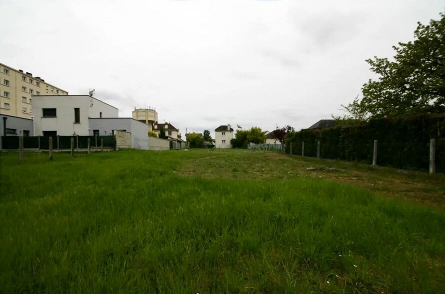 Terrain dans La Chapelle-Saint-Luc à vendre - Autre – Image 2 sur 9