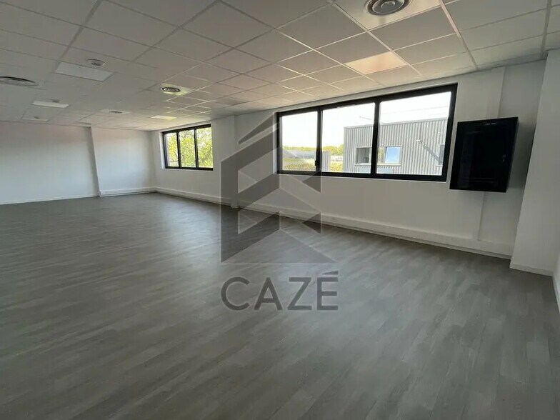 Local d’activités dans Tresses à louer - Photo intérieure – Image 3 sur 7