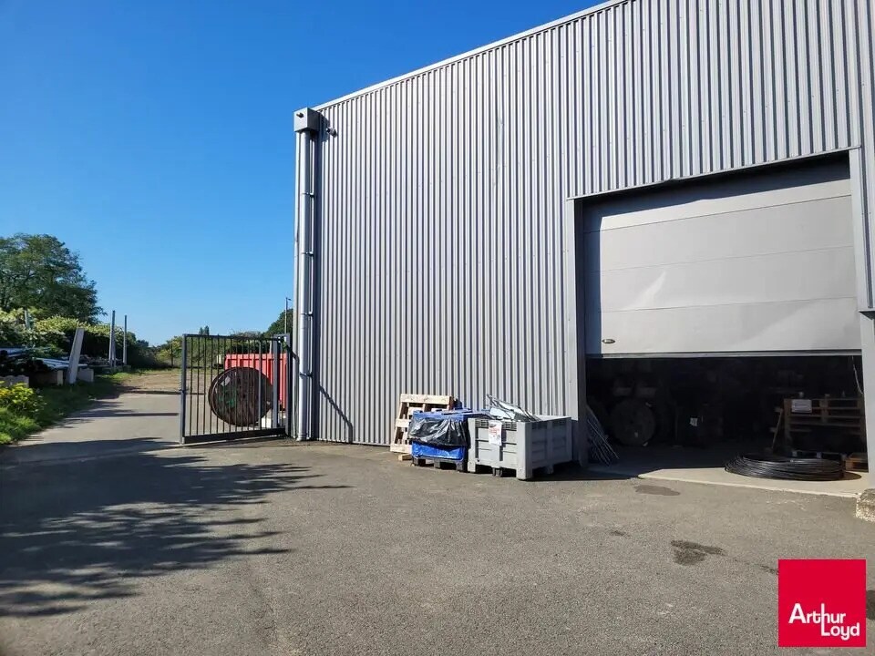 Local d’activités dans La Chapelle-Saint-Aubin à louer Photo de l’immeuble– Image 1 sur 6