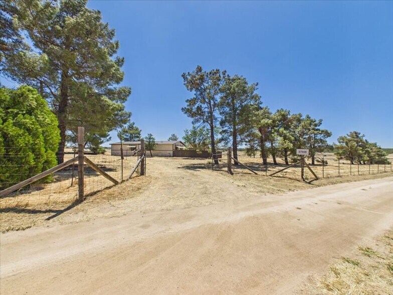37589 Montezuma Valley Rd, Ranchita, CA à vendre - Photo de l’immeuble – Image 3 sur 18