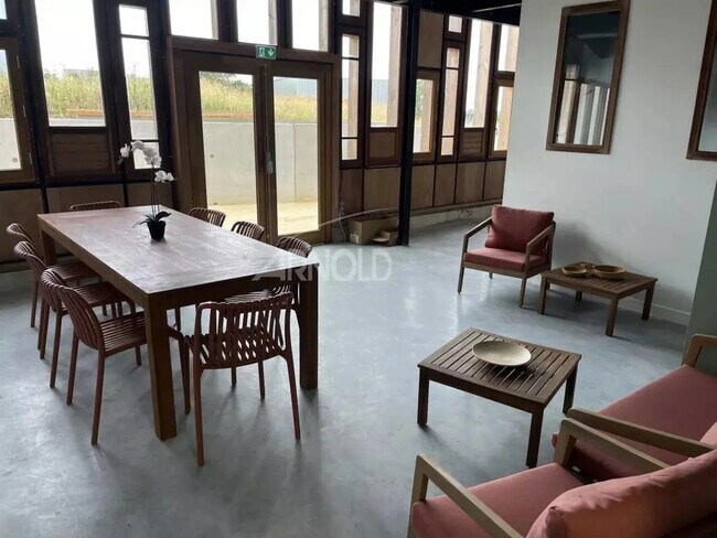 Plus de détails pour Bureau à vendre