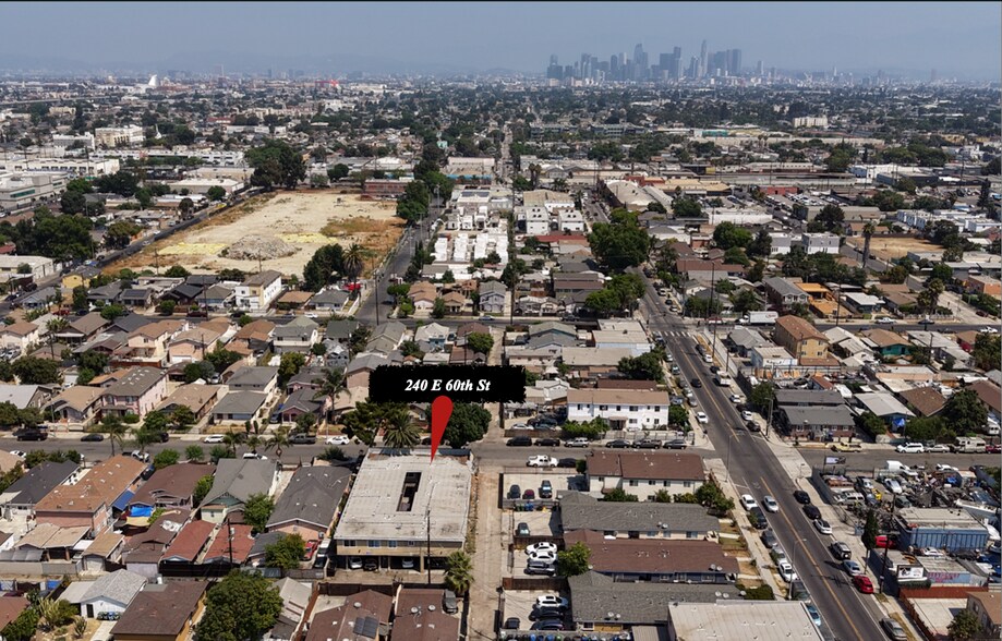 240 E 60th St, Los Angeles, CA à vendre - Photo de l’immeuble – Image 3 sur 8