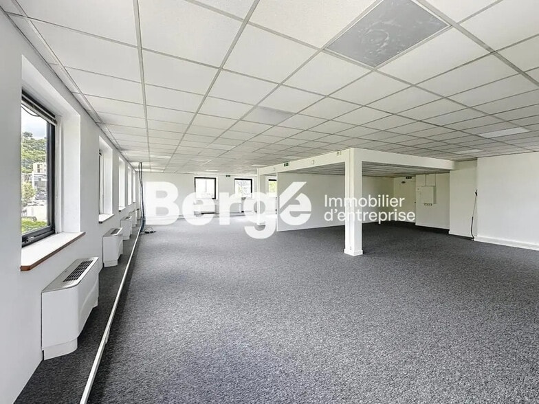 Bureau dans MOUGINS à louer - Photo de l’immeuble – Image 1 sur 12
