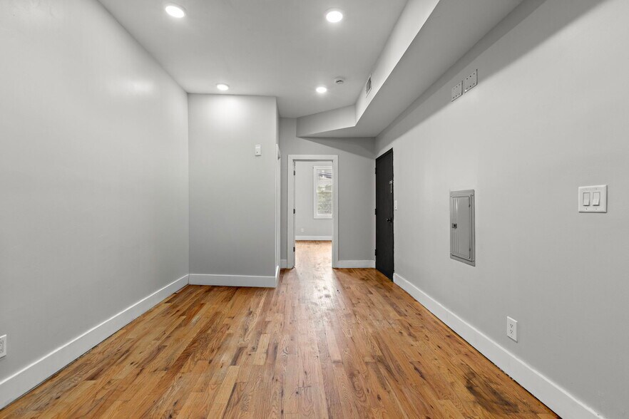 19 Jewett Ave, Jersey City, NJ à vendre - Photo intérieure – Image 2 sur 28