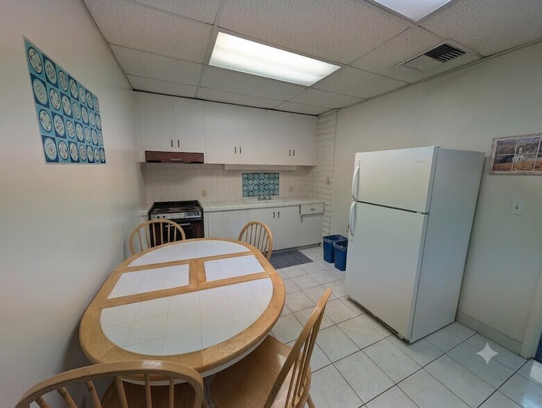 17421 Irvine Blvd, Tustin, CA à louer - Photo intérieure – Image 3 sur 12