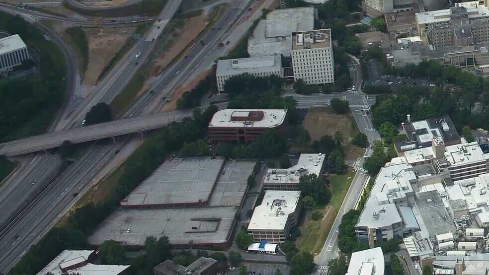 975 Johnson Ferry Rd NE, Atlanta, GA à louer - Vidéo aérienne – Image 2 sur 9