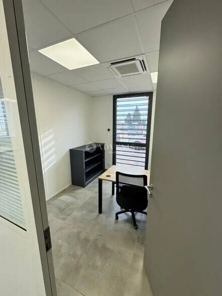 Bureau dans à louer - Photo intérieure – Image 3 sur 5