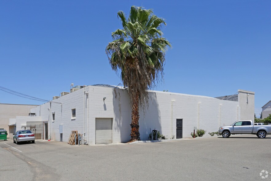 2704 Clovis Ave, Clovis, CA à louer - Photo de l’immeuble – Image 3 sur 4