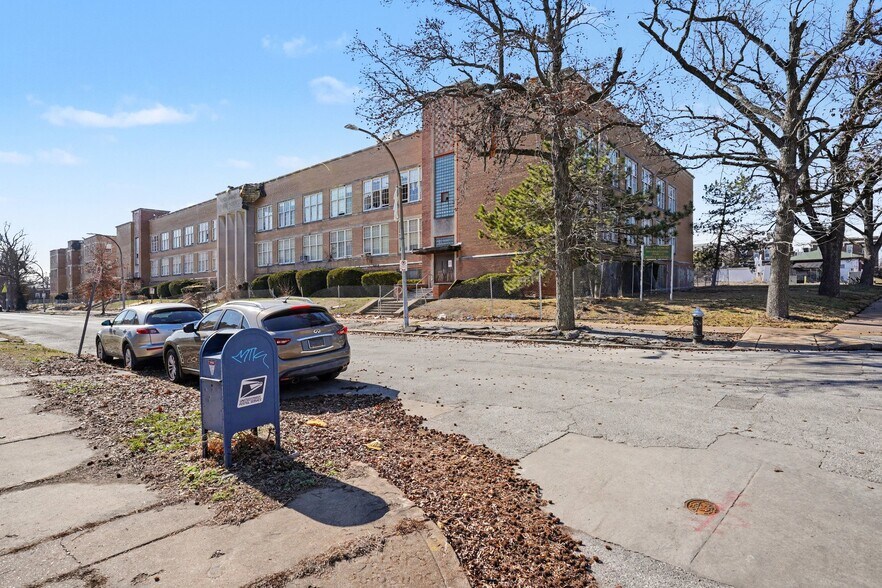 4253 Clarence Blf, Saint Louis, MO à vendre - Photo de l’immeuble – Image 2 sur 20