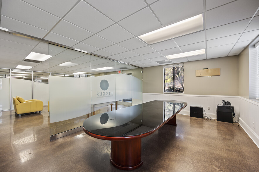 6116 Old Mendenhall Rd, High Point, NC à louer - Photo de l’immeuble – Image 3 sur 12