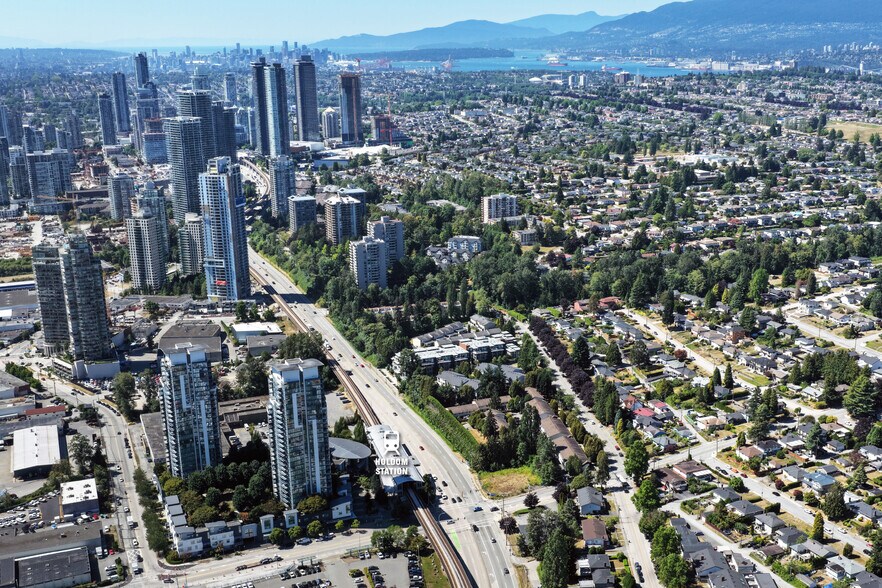 5588 Broadway, Burnaby, BC à vendre - Aérien – Image 3 sur 4