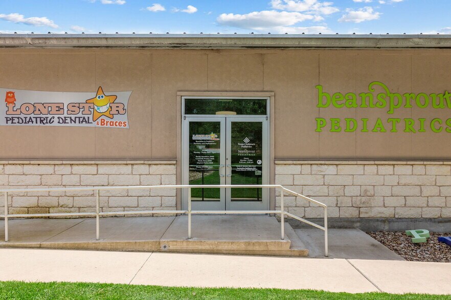 2440 E Highway 290, Dripping Springs, TX à vendre - Photo de l’immeuble – Image 3 sur 6