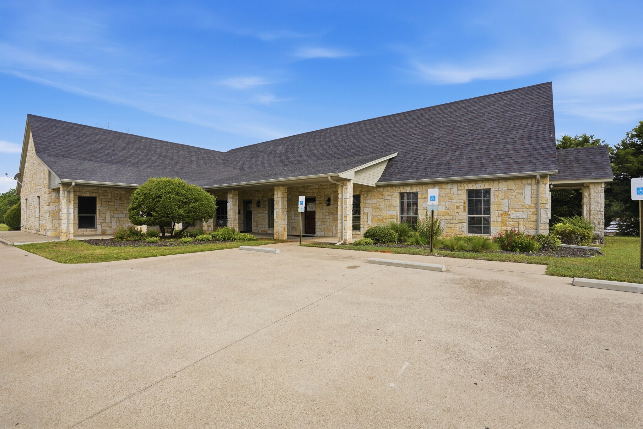 914 Foster Ln, Weatherford, TX à louer Photo de l’immeuble– Image 1 sur 17