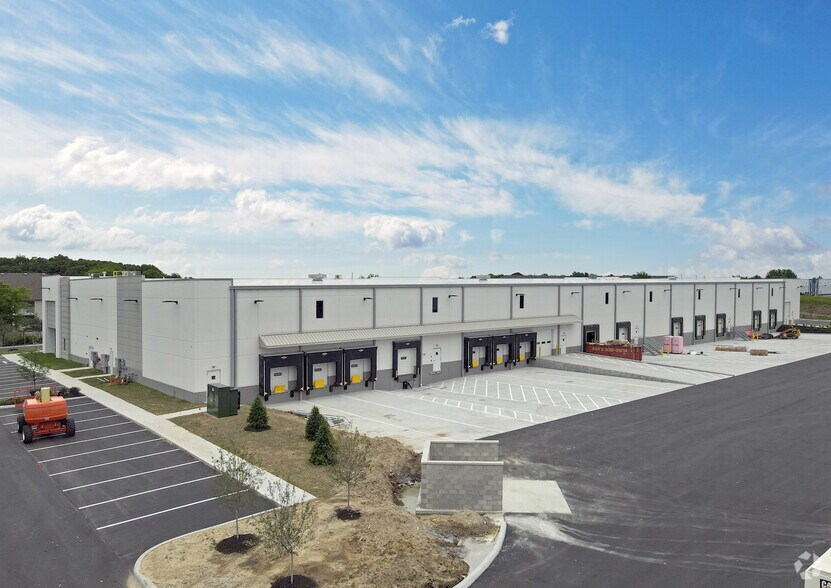 2243 Southtech Dr, Greenwood, IN à louer - Photo de l’immeuble – Image 2 sur 2