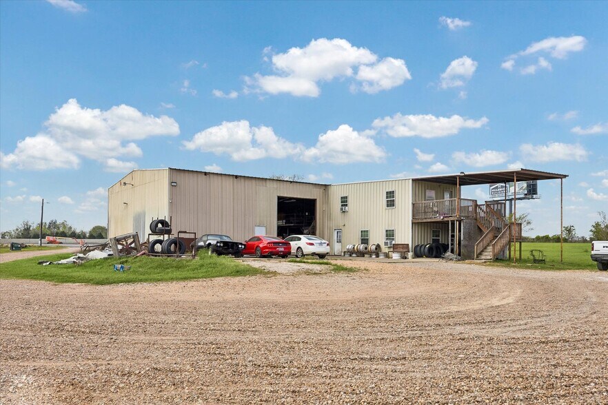 1021 Star Ln, Cat Spring, TX à vendre - Photo de l’immeuble – Image 3 sur 9