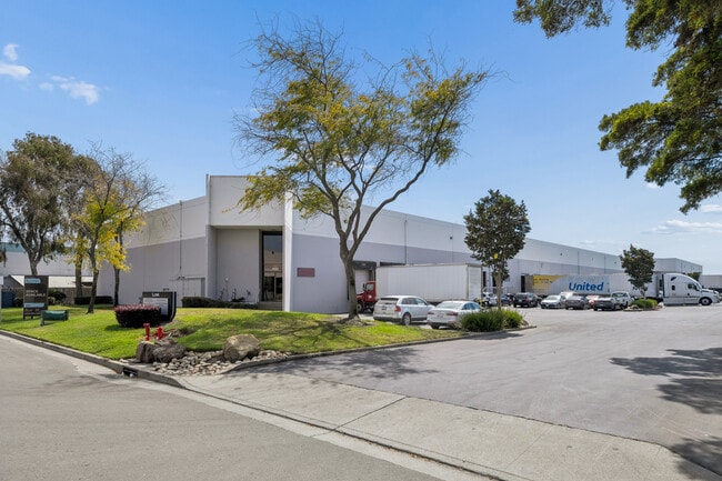 Plus de détails pour 1942-1958 Sabre St, Hayward, CA - Industriel/Logistique à louer