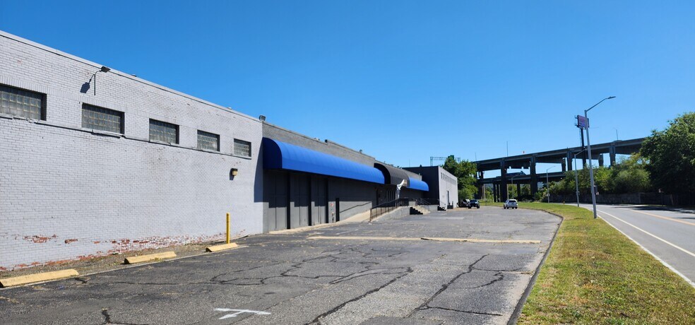 195 Freight St, Waterbury, CT à louer - Photo de l’immeuble – Image 3 sur 55