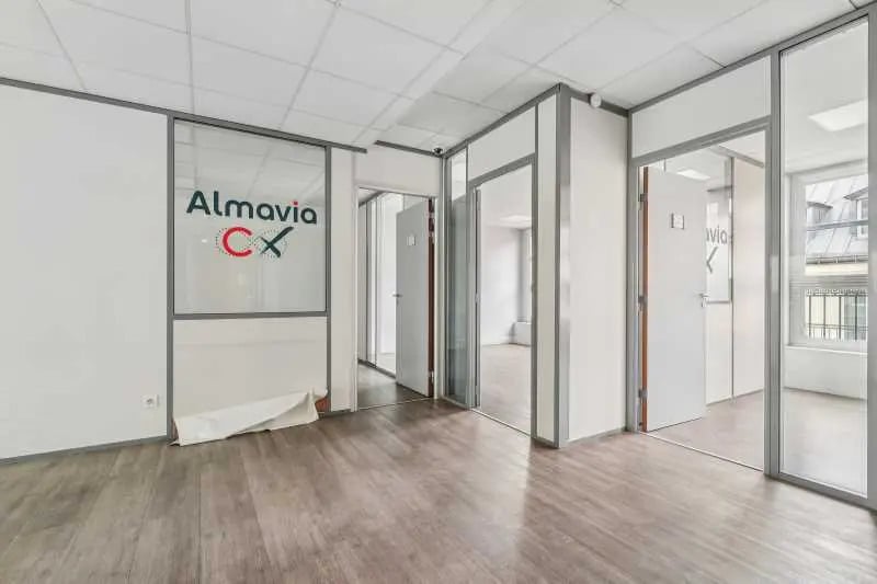 18 Rue D'Hauteville, Paris à louer - Photo de l’immeuble – Image 3 sur 19