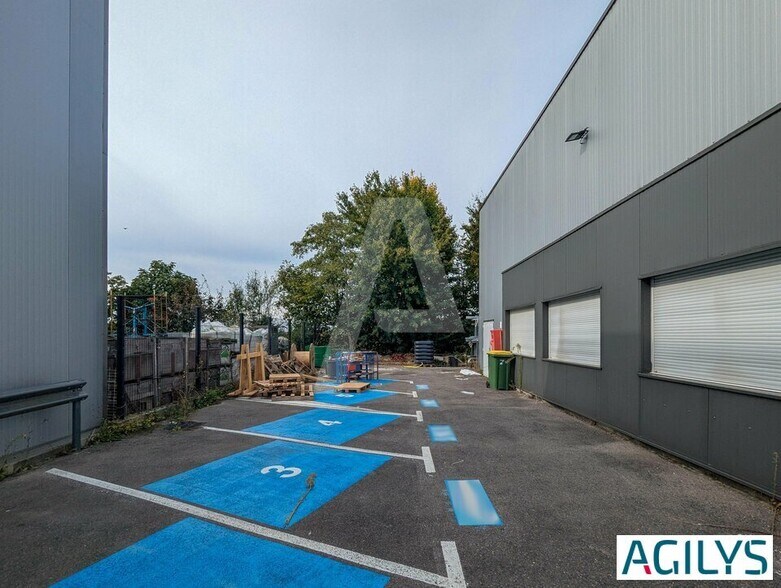 Local d'activités dans Guibeville à vendre - Photo de l’immeuble – Image 3 sur 12