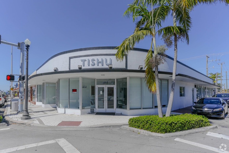 689-693 NE 125th St, North Miami, FL à louer - Photo principale – Image 1 sur 4