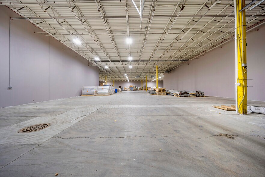 7320-7400 W Florist Ave, Milwaukee, WI à louer - Photo intérieure – Image 3 sur 5