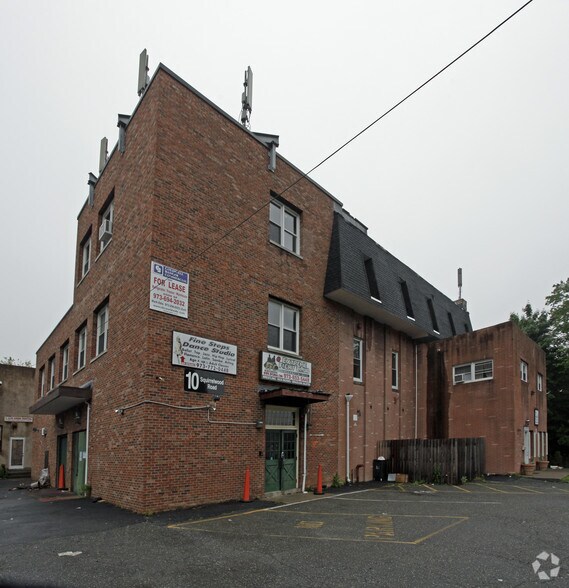 10 Squirrelwood Rd, Woodland Park, NJ à louer - Photo principale – Image 1 sur 14