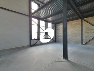 Plus de détails pour Local d'activités à louer