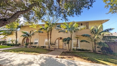 100-104 W Arrellaga St, Santa Barbara, CA à louer Photo de l’immeuble– Image 1 sur 5