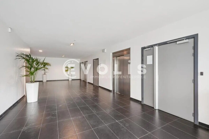 Bureau dans Créteil à louer - Photo de l’immeuble – Image 1 sur 11