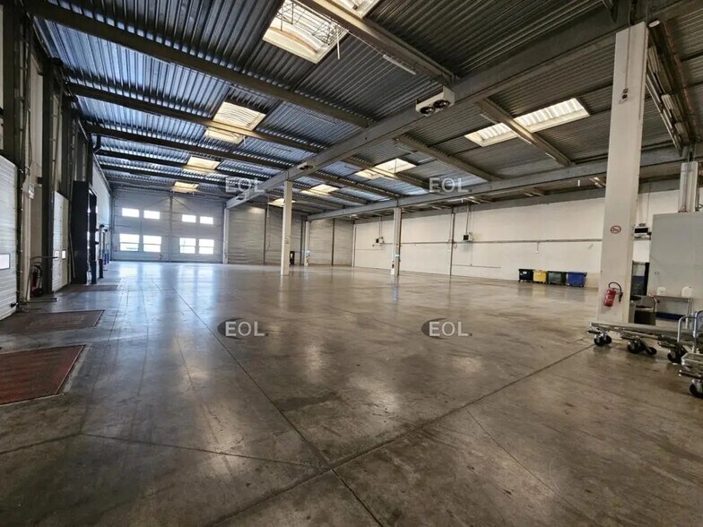 Local d’activités dans Ivry-sur-Seine à louer - Photo de l’immeuble – Image 2 sur 12