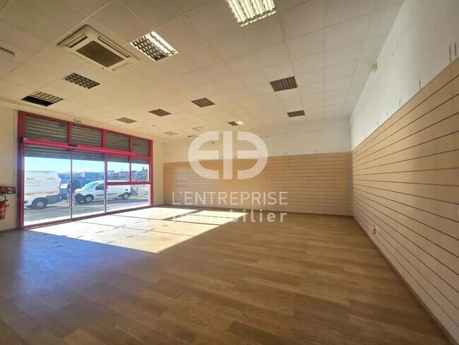 Plus de détails pour Industriel/Logistique à louer