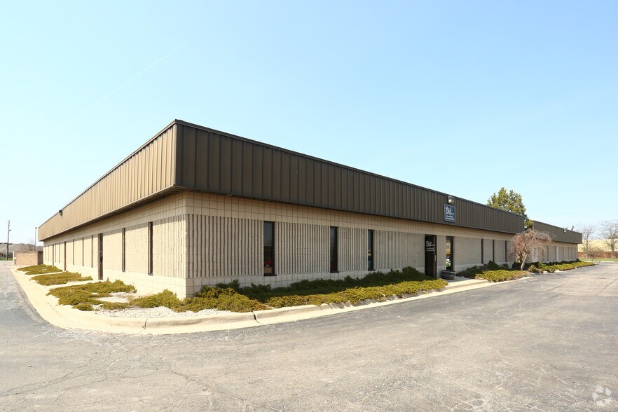 760 Woodland Dr, Saline, MI à louer - Photo de l’immeuble – Image 3 sur 19
