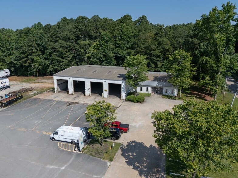 7735 Bishop Rd, Fairburn, GA à louer - Photo de l’immeuble – Image 3 sur 8