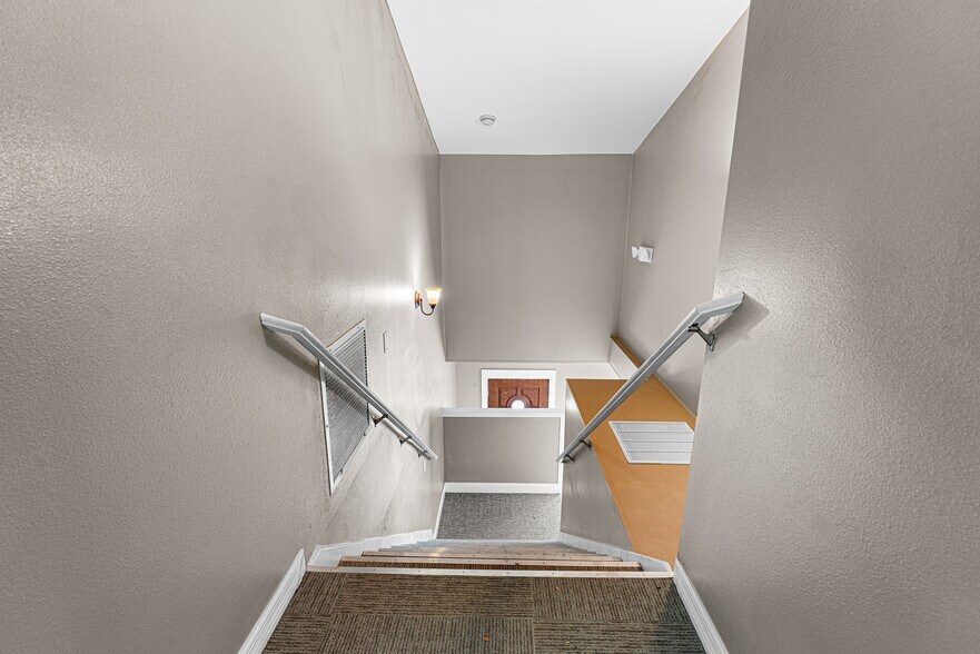 5001 N Nebraska Ave, Tampa, FL à louer - Photo de l’immeuble – Image 2 sur 31