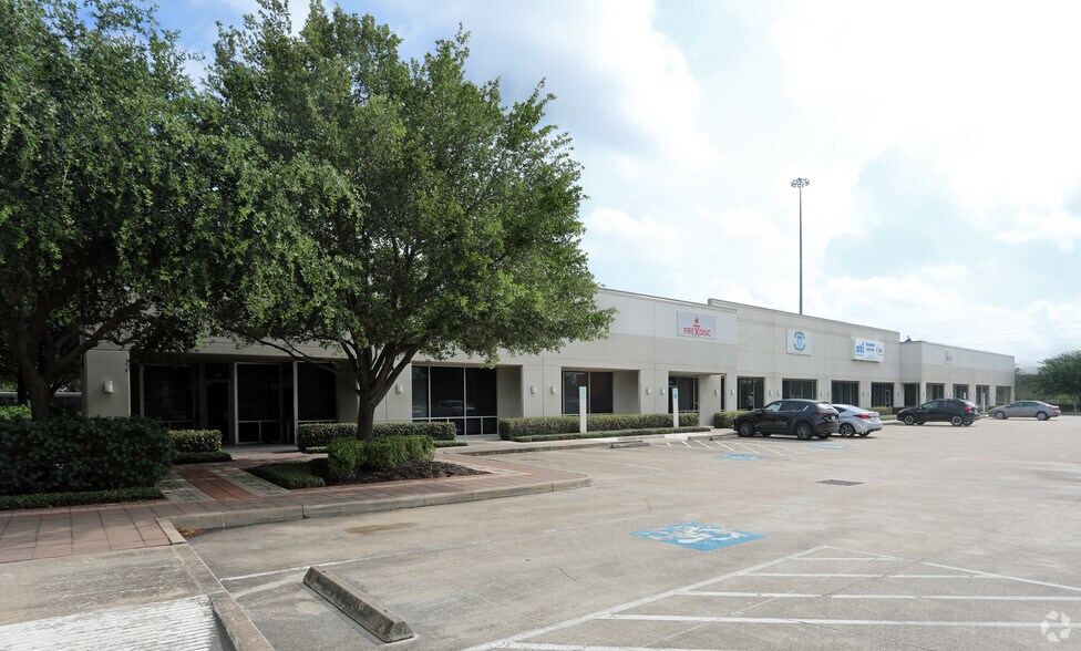 9940 W Sam Houston Pky S, Houston, TX à louer - Photo principale – Image 1 sur 13