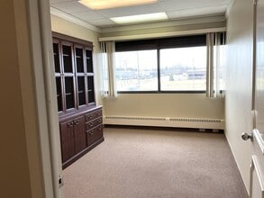 6001 Cochran Rd, Solon, OH à louer Photo intérieure– Image 2 sur 5