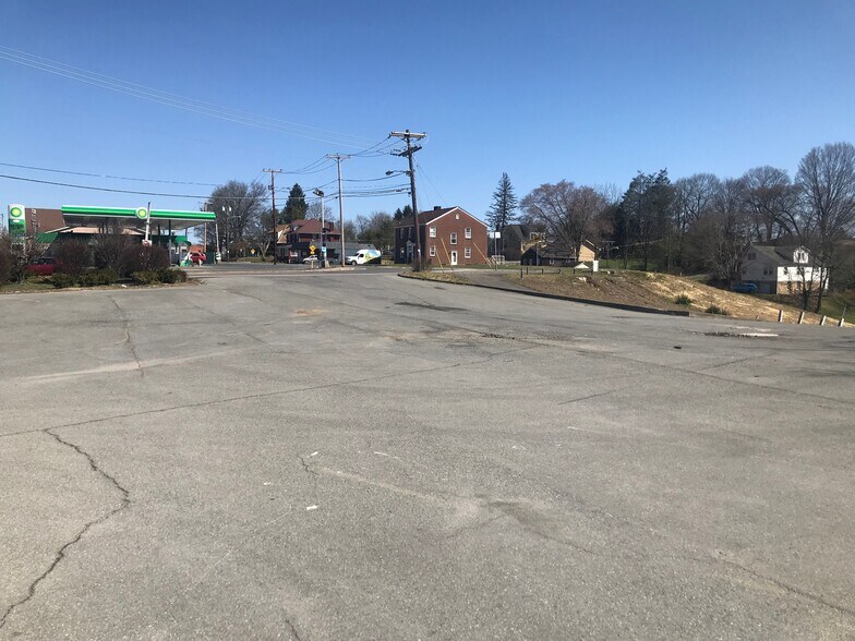 2810 Robert Byrd Ave, Beckley, WV à louer - Photo de l’immeuble – Image 2 sur 4