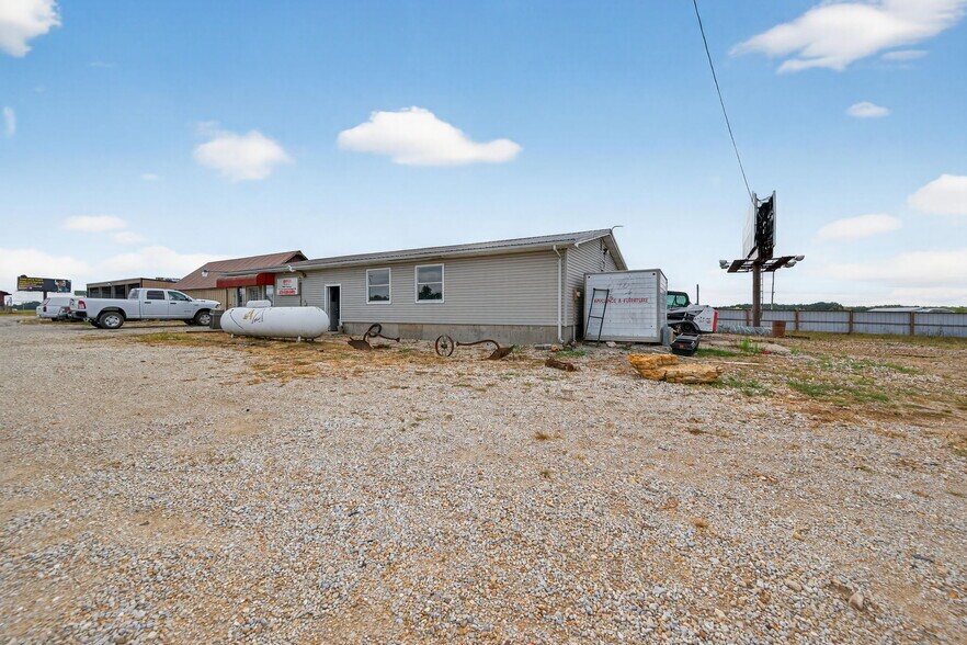 338 Booneslick Rd, New Florence, MO à vendre - Photo de l’immeuble – Image 3 sur 22