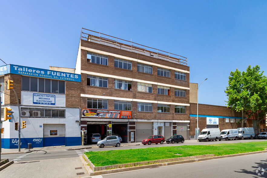 Avinguda De La Fabregada, L'Hospitalet de Llobregat, Barcelona à louer - Photo de l’immeuble – Image 2 sur 3