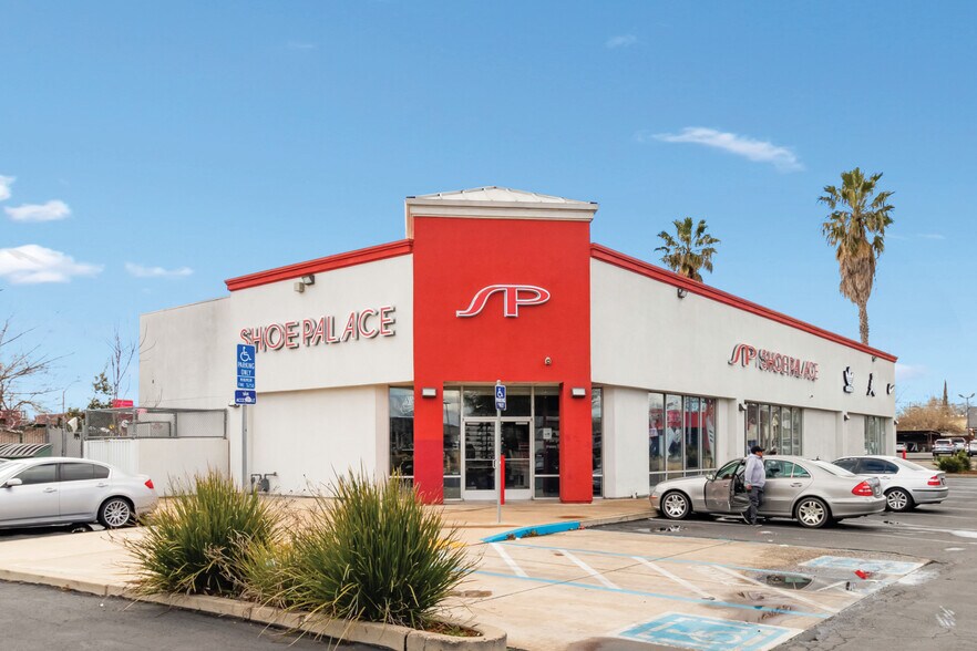 554 N Wilson Way, Stockton, CA à vendre - Photo de l’immeuble – Image 3 sur 6