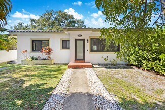 Plus de détails pour 6822 NE 5th Ave, Miami, FL - Logement à vendre