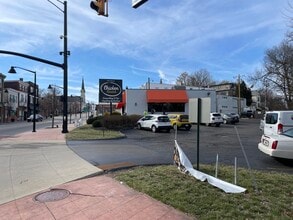 4727 Vine St, Cincinnati, OH à louer Photo intérieure– Image 2 sur 2