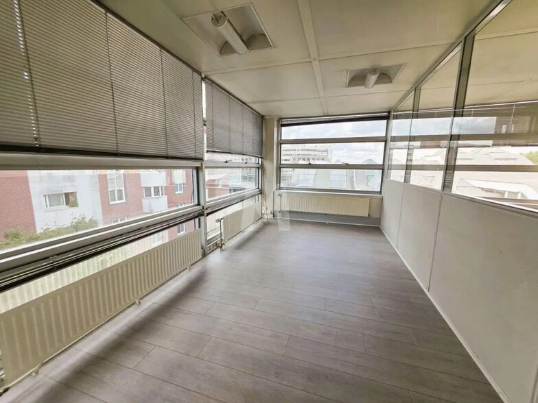 Bureau dans Évry-Courcouronnes à louer - Photo de l’immeuble – Image 3 sur 13