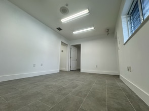 6955-6965 NW 43rd St, Miami, FL à louer Photo intérieure– Image 2 sur 4