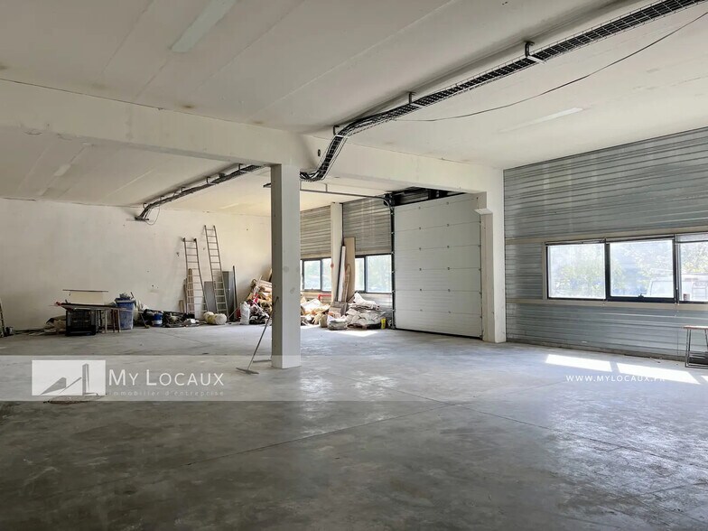 Local d’activités dans Taverny à louer - Photo de l’immeuble – Image 3 sur 7